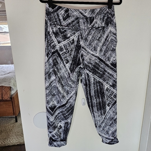 EUC Lululemon Jet Crop Pant Jogger Heat Wave size 6 Medium - Picture 6 of 15